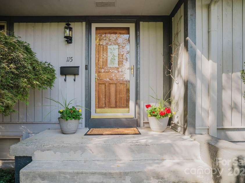 115 Hawkins Creek Road, Hendersonville, NC 28791.  MLS# CAR4295090, YatesRealty ID 3810. 