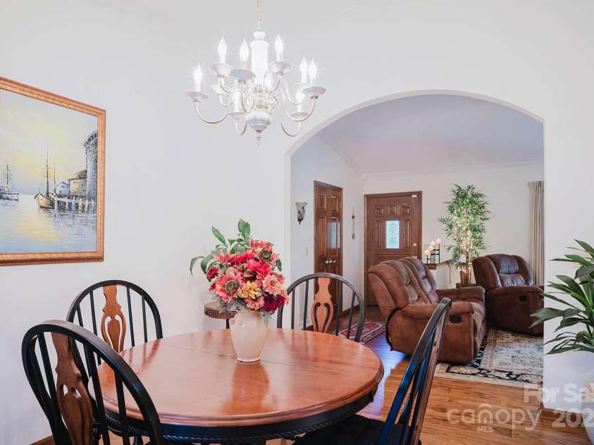 115 Hawkins Creek Road, Hendersonville, NC 28791.  MLS# CAR4295090, YatesRealty ID 3810. 