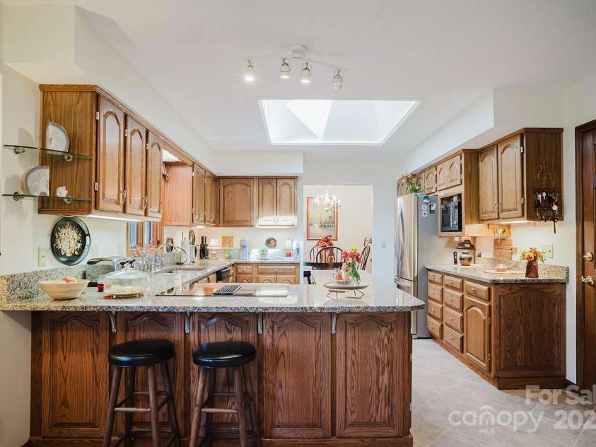 115 Hawkins Creek Road, Hendersonville, NC 28791.  MLS# CAR4295090, YatesRealty ID 3810. 