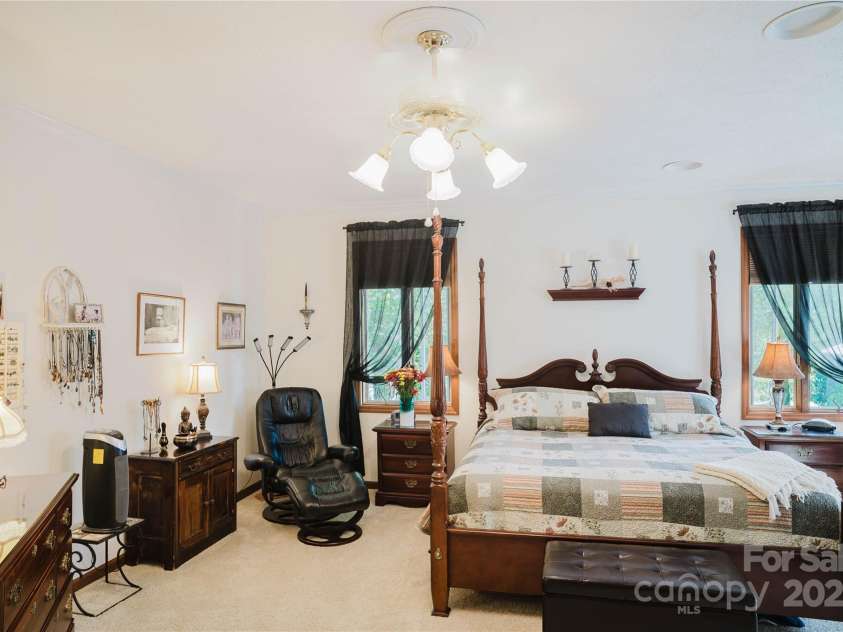 115 Hawkins Creek Road, Hendersonville, NC 28791.  MLS# CAR4295090, YatesRealty ID 3810. 