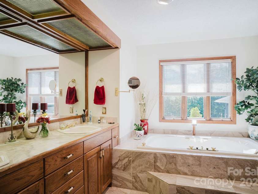 115 Hawkins Creek Road, Hendersonville, NC 28791.  MLS# CAR4295090, YatesRealty ID 3810. 