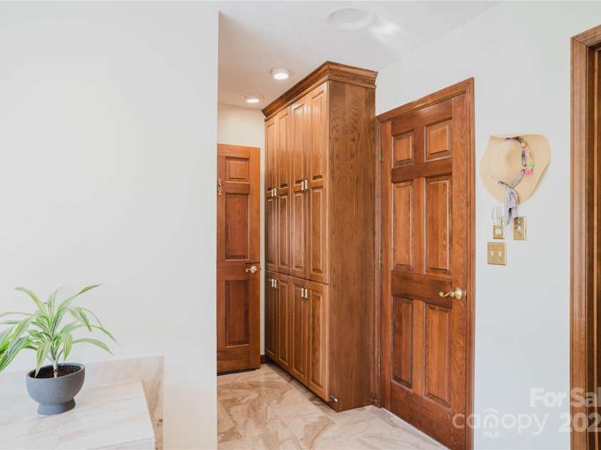 115 Hawkins Creek Road, Hendersonville, NC 28791.  MLS# CAR4295090, YatesRealty ID 3810. 