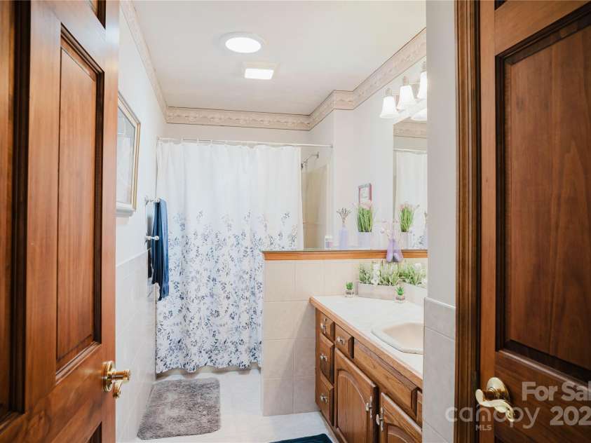 115 Hawkins Creek Road, Hendersonville, NC 28791.  MLS# CAR4295090, YatesRealty ID 3810. 