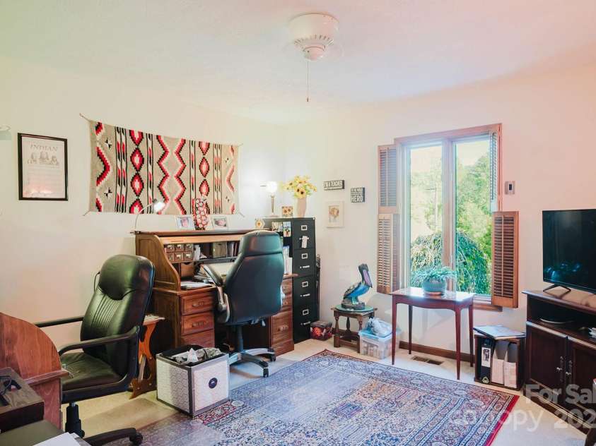 115 Hawkins Creek Road, Hendersonville, NC 28791.  MLS# CAR4295090, YatesRealty ID 3810. 