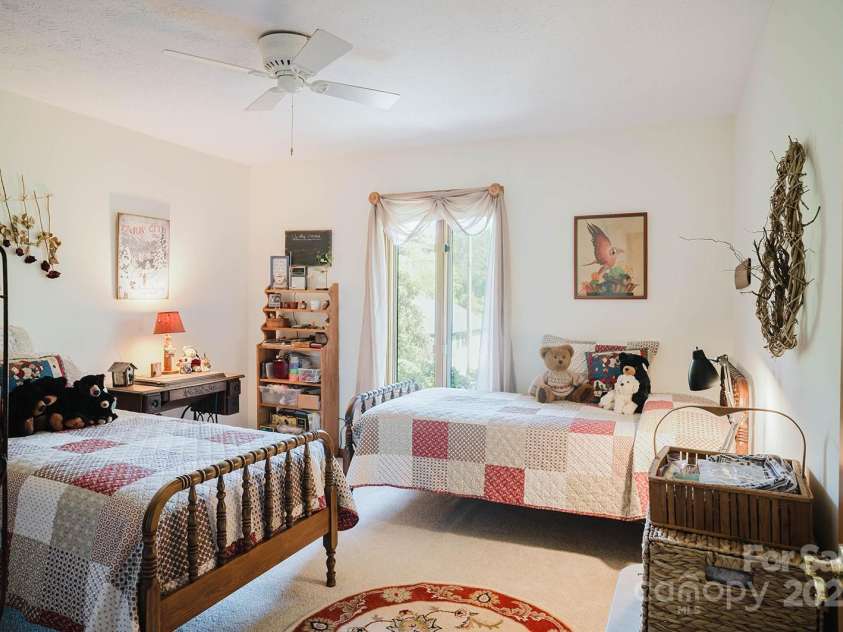 115 Hawkins Creek Road, Hendersonville, NC 28791.  MLS# CAR4295090, YatesRealty ID 3810. 