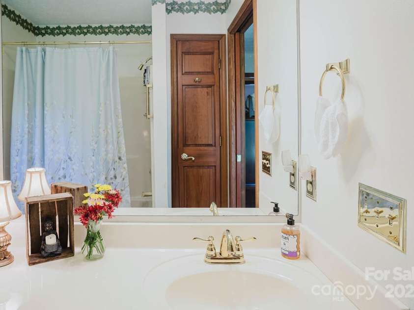 115 Hawkins Creek Road, Hendersonville, NC 28791.  MLS# CAR4295090, YatesRealty ID 3810. 