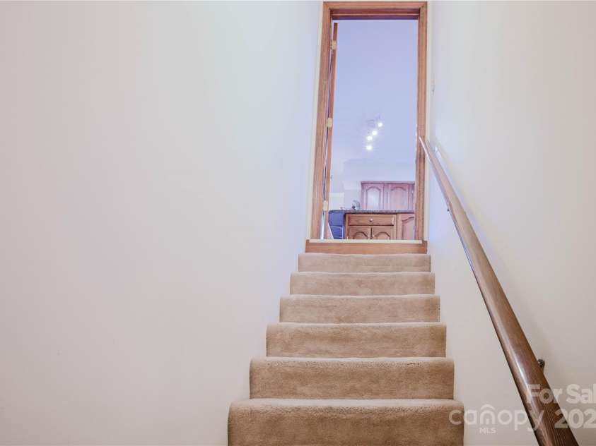 115 Hawkins Creek Road, Hendersonville, NC 28791.  MLS# CAR4295090, YatesRealty ID 3810. 