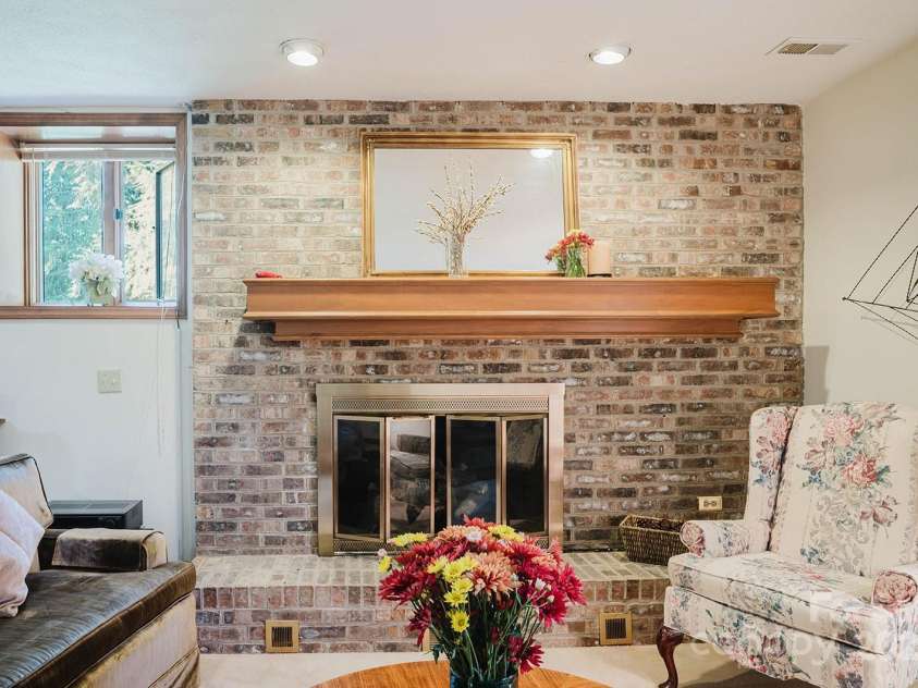 115 Hawkins Creek Road, Hendersonville, NC 28791.  MLS# CAR4295090, YatesRealty ID 3810. 