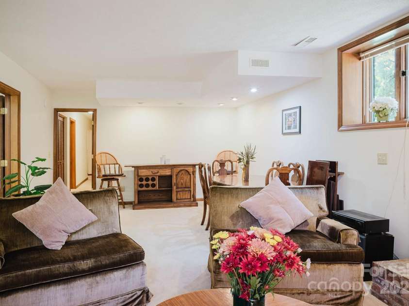 115 Hawkins Creek Road, Hendersonville, NC 28791.  MLS# CAR4295090, YatesRealty ID 3810. 