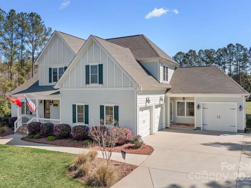 127 Castle Drive, Mooresville, NC 28117.  MLS# CAR4240273, YatesRealty ID 3810. 