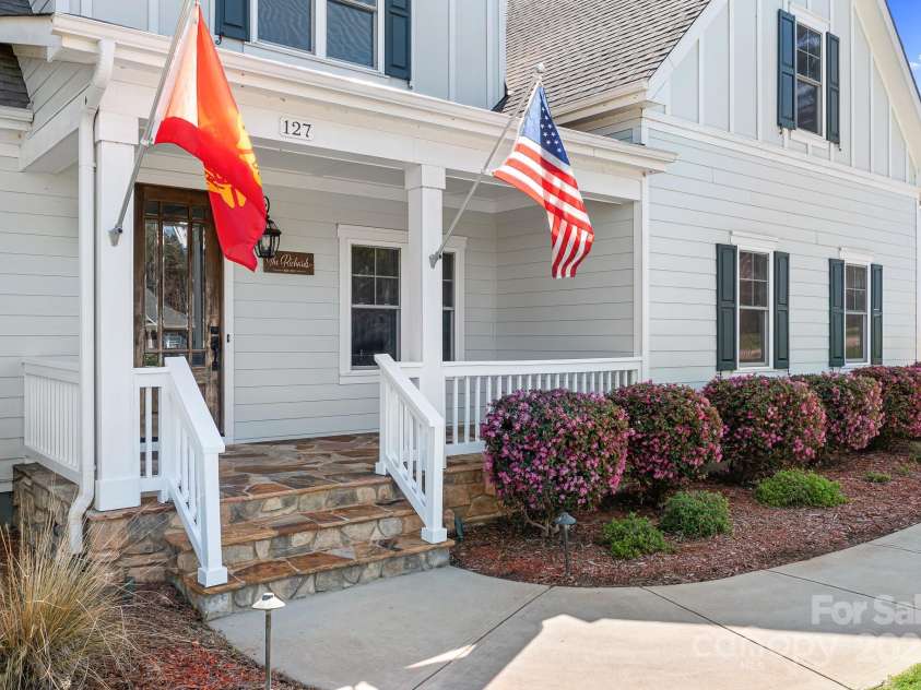 127 Castle Drive, Mooresville, NC 28117.  MLS# CAR4240273, YatesRealty ID 3810. 