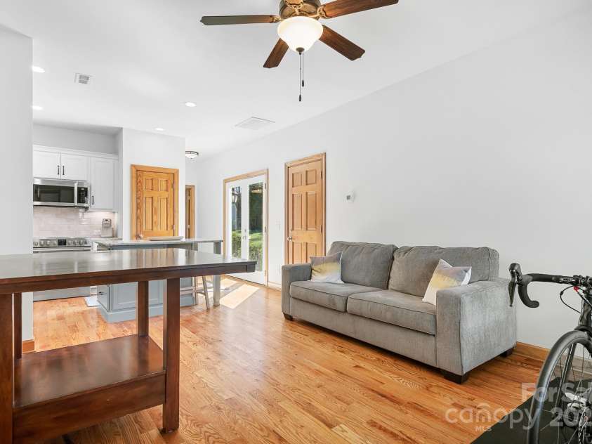127 Castle Drive, Mooresville, NC 28117.  MLS# CAR4240273, YatesRealty ID 3810. 
