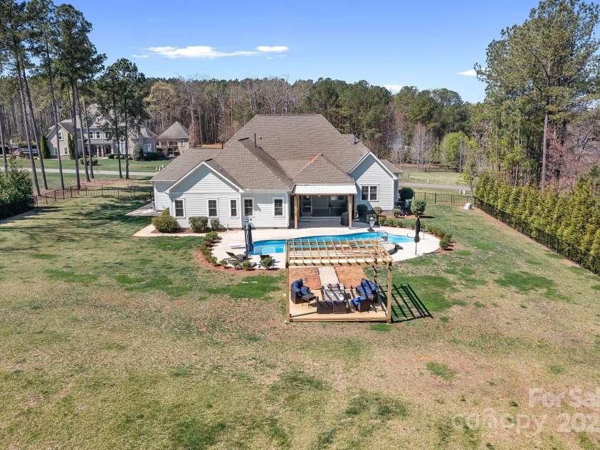 127 Castle Drive, Mooresville, NC 28117.  MLS# CAR4240273, YatesRealty ID 3810. 