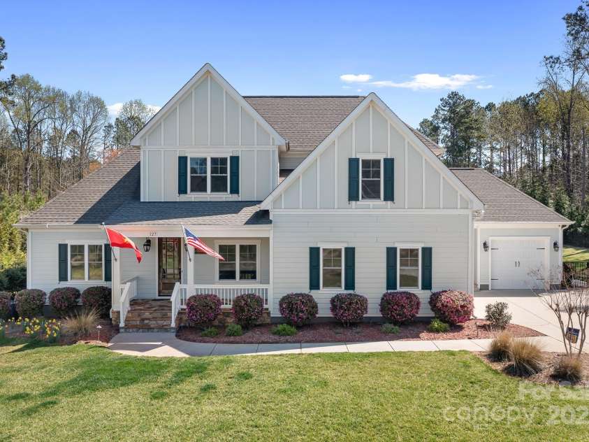 127 Castle Drive, Mooresville, NC 28117.  MLS# CAR4240273, YatesRealty ID 3810. 