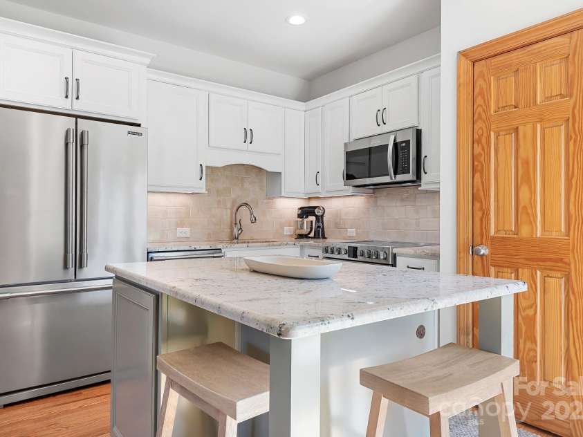 127 Castle Drive, Mooresville, NC 28117.  MLS# CAR4240273, YatesRealty ID 3810. Second kitchen