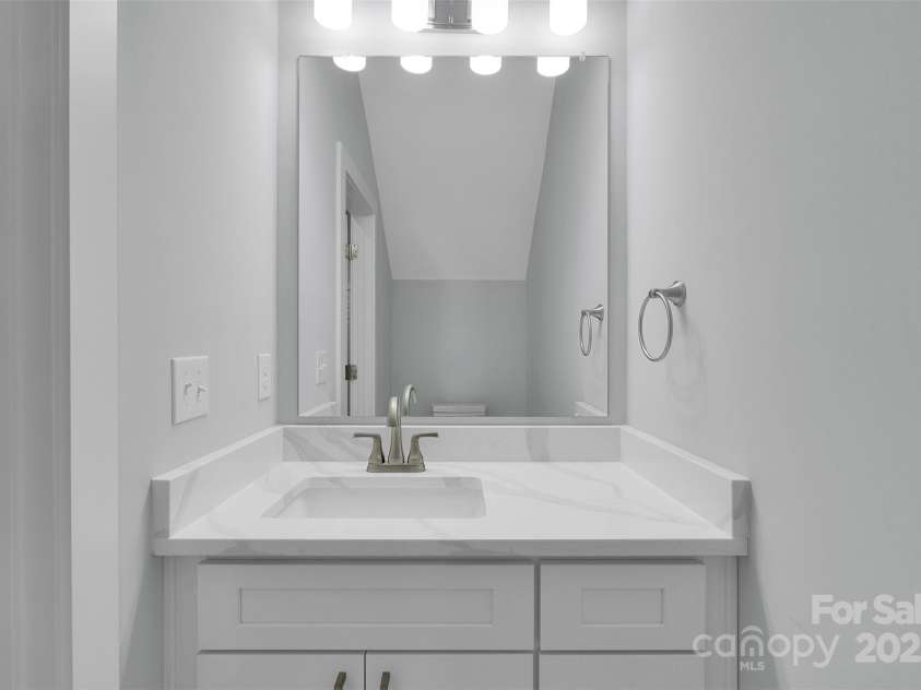 3200 Auten Avenue, Charlotte, NC 28269.  MLS# CAR4333769, YatesRealty ID 3810. First floor half bathroom