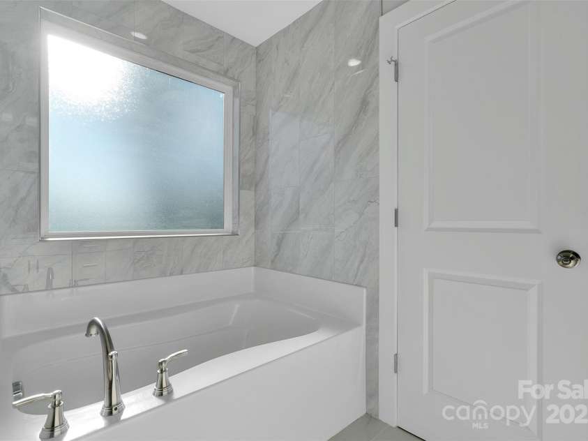 3200 Auten Avenue, Charlotte, NC 28269.  MLS# CAR4333769, YatesRealty ID 3810. Primary Bathroom