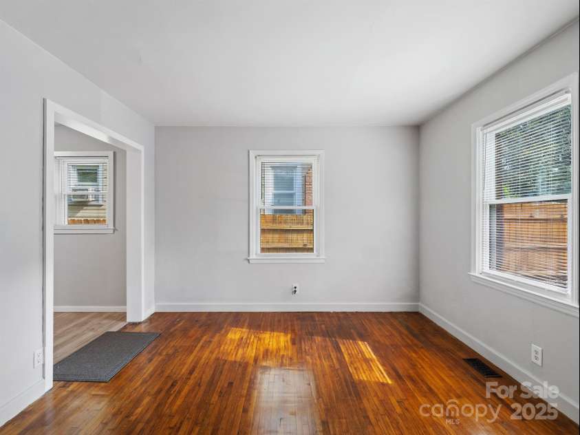 1609 Taylor Avenue, Charlotte, NC 28216.  MLS# CAR4296668, YatesRealty ID 38101. 