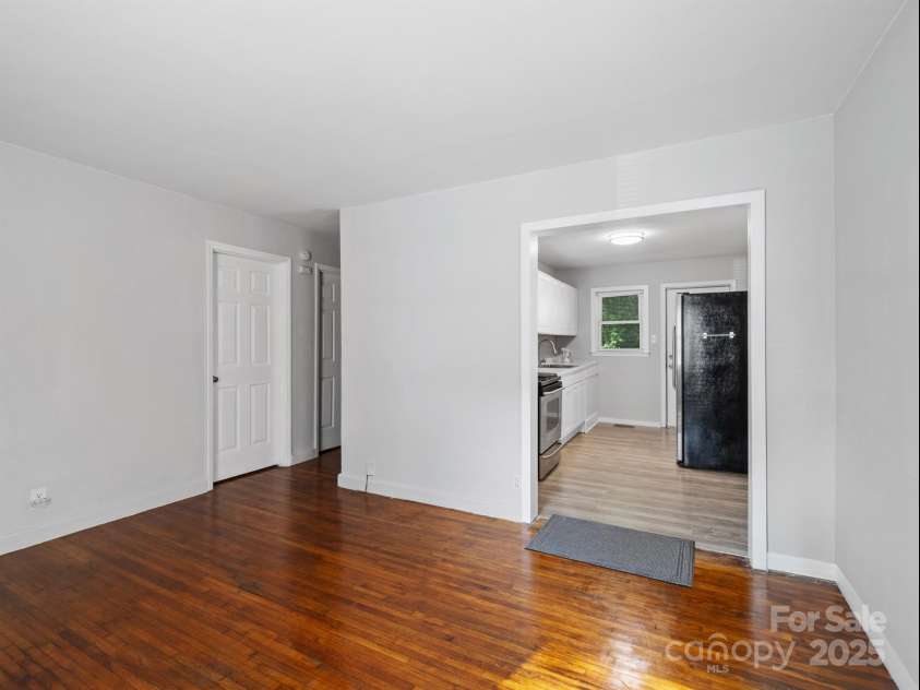 1609 Taylor Avenue, Charlotte, NC 28216.  MLS# CAR4296668, YatesRealty ID 38101. 