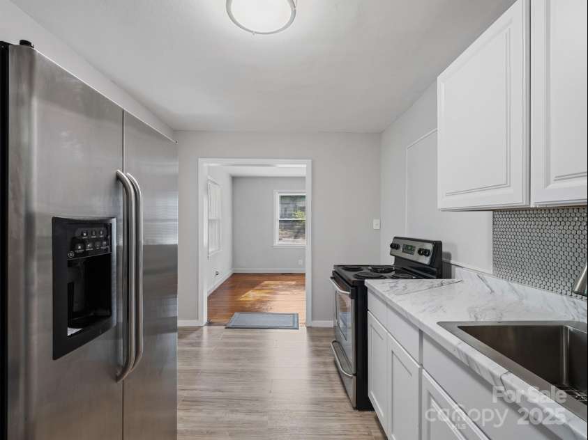 1609 Taylor Avenue, Charlotte, NC 28216.  MLS# CAR4296668, YatesRealty ID 38101. 