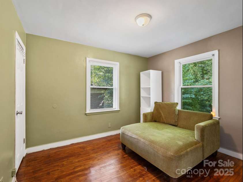 1609 Taylor Avenue, Charlotte, NC 28216.  MLS# CAR4296668, YatesRealty ID 38101. 