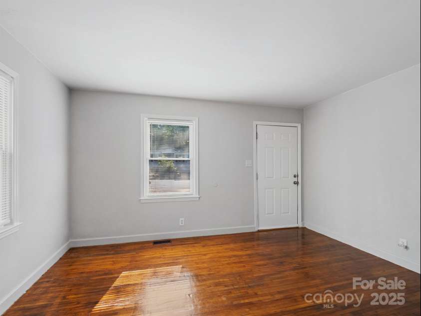 1609 Taylor Avenue, Charlotte, NC 28216.  MLS# CAR4296668, YatesRealty ID 38101. 