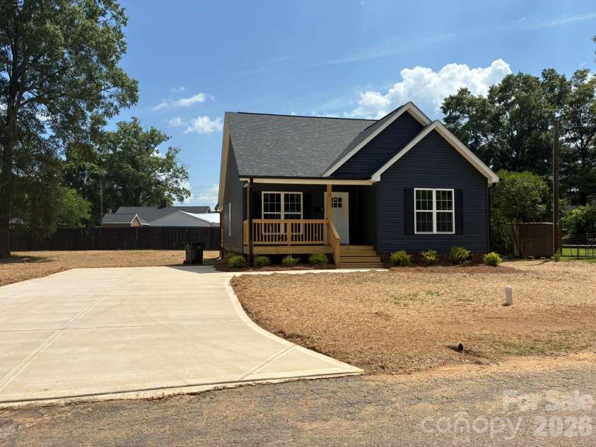 6 Wray Street, York, SC 29745.  MLS# CAR4399530, YatesRealty ID 38101. 