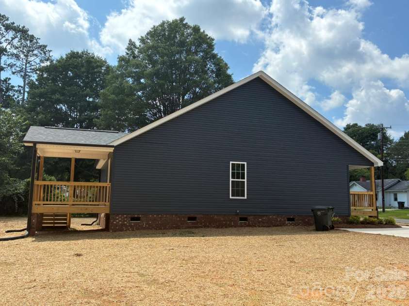 6 Wray Street, York, SC 29745.  MLS# CAR4399530, YatesRealty ID 38101. 