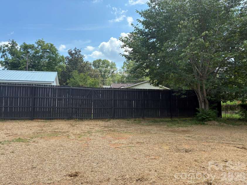 6 Wray Street, York, SC 29745.  MLS# CAR4399530, YatesRealty ID 38101. 
