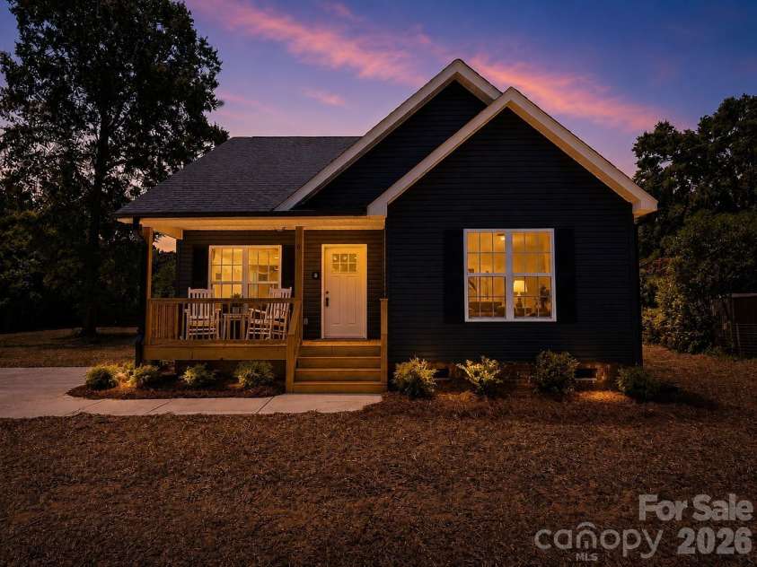 6 Wray Street, York, SC 29745.  MLS# CAR4399530, YatesRealty ID 38101. VIRTUALLY STAGED
