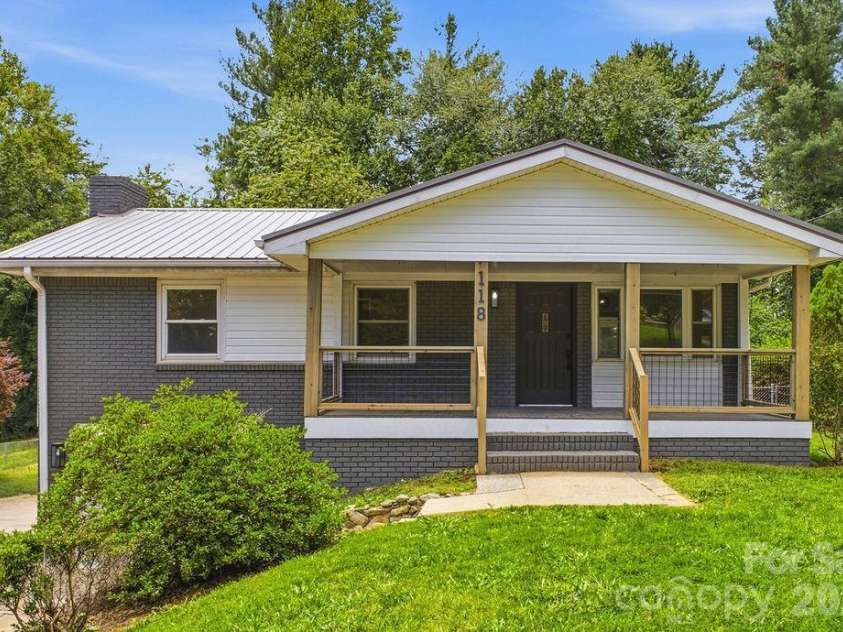 118 Willowbrook Road, Hendersonville, NC 28792.  MLS# CAR4405341, YatesRealty ID 38102. 