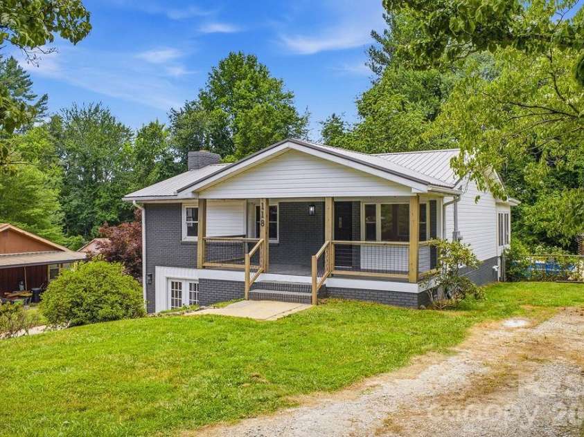 118 Willowbrook Road, Hendersonville, NC 28792.  MLS# CAR4405341, YatesRealty ID 38102. 
