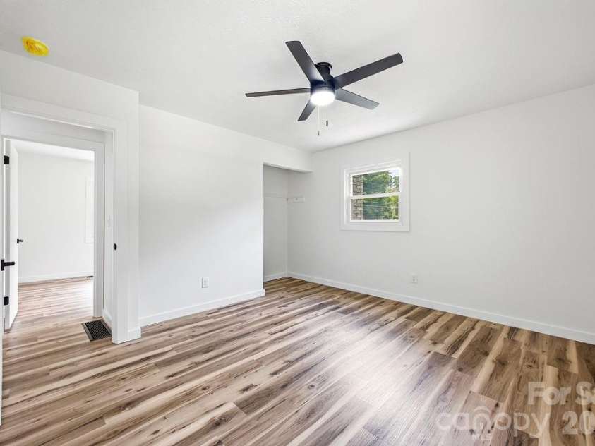 118 Willowbrook Road, Hendersonville, NC 28792.  MLS# CAR4405341, YatesRealty ID 38102. 