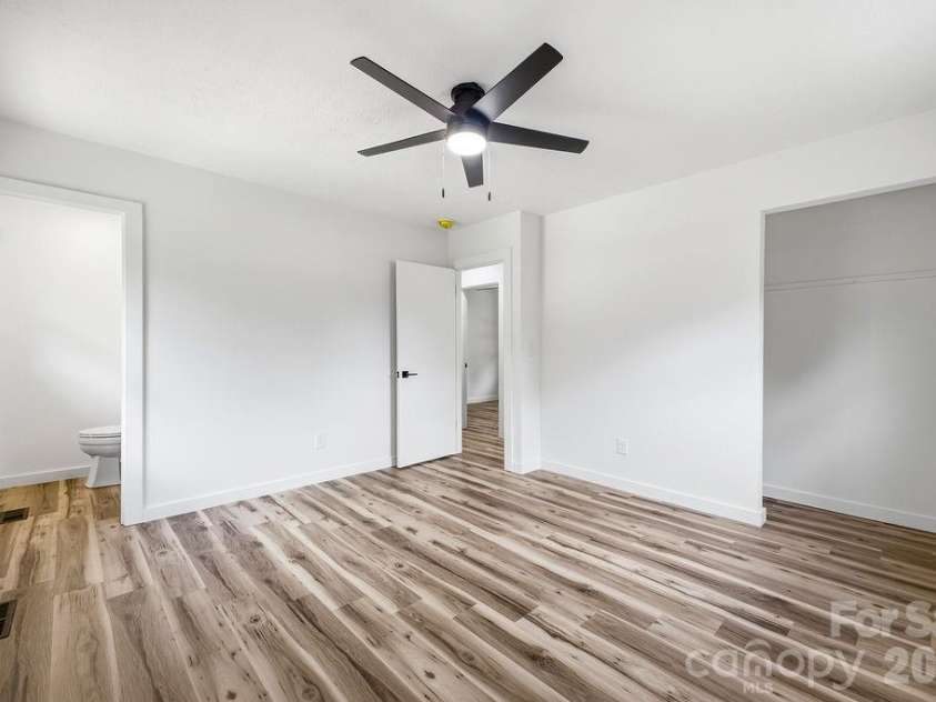 118 Willowbrook Road, Hendersonville, NC 28792.  MLS# CAR4405341, YatesRealty ID 38102. 