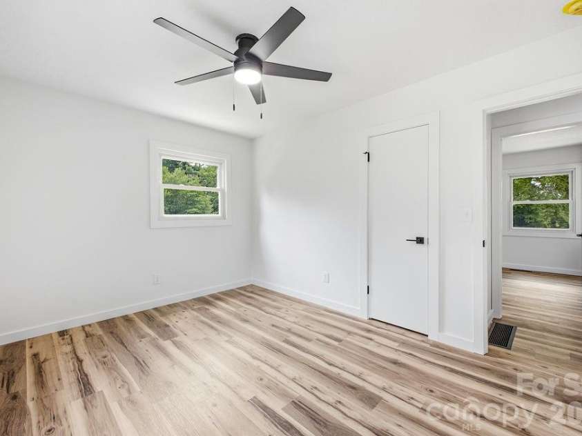 118 Willowbrook Road, Hendersonville, NC 28792.  MLS# CAR4405341, YatesRealty ID 38102. 
