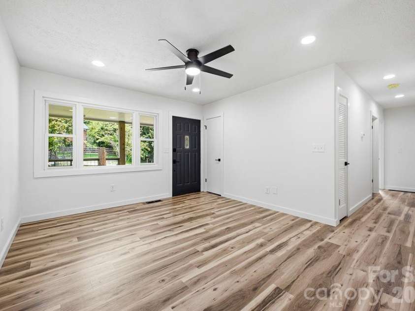 118 Willowbrook Road, Hendersonville, NC 28792.  MLS# CAR4405341, YatesRealty ID 38102. 