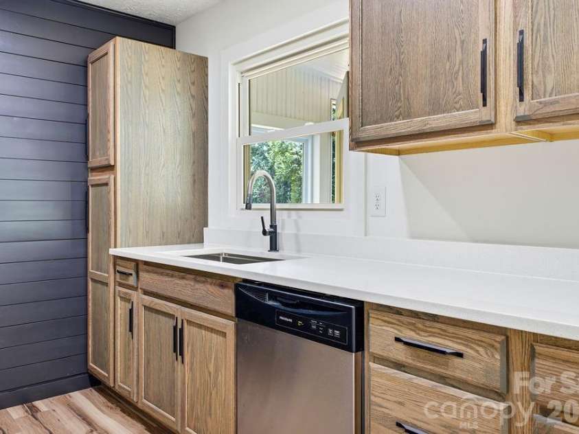 118 Willowbrook Road, Hendersonville, NC 28792.  MLS# CAR4405341, YatesRealty ID 38102. 