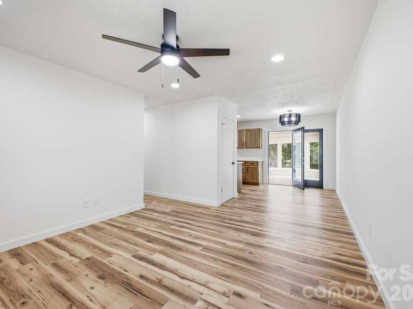 118 Willowbrook Road, Hendersonville, NC 28792.  MLS# CAR4405341, YatesRealty ID 38102. 