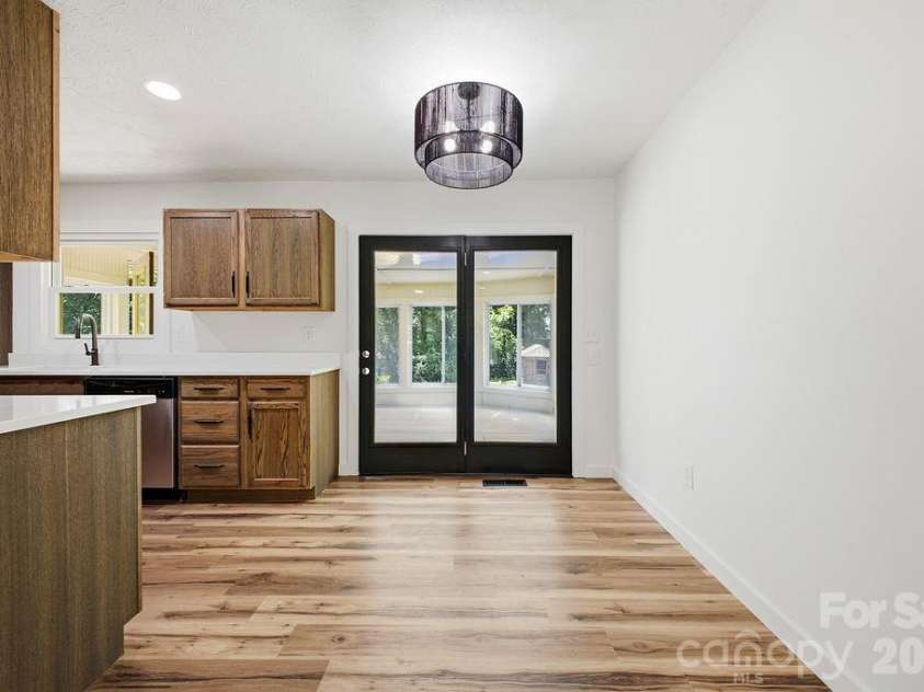 118 Willowbrook Road, Hendersonville, NC 28792.  MLS# CAR4405341, YatesRealty ID 38102. 