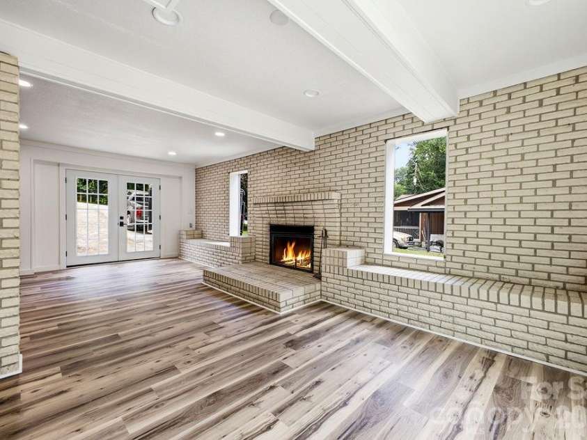 118 Willowbrook Road, Hendersonville, NC 28792.  MLS# CAR4405341, YatesRealty ID 38102. 