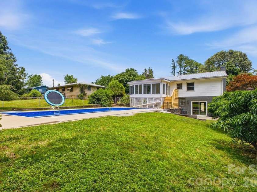 118 Willowbrook Road, Hendersonville, NC 28792.  MLS# CAR4405341, YatesRealty ID 38102. 
