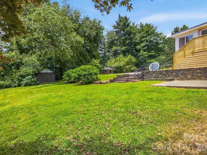 118 Willowbrook Road, Hendersonville, NC 28792.  MLS# CAR4405341, YatesRealty ID 38102. 