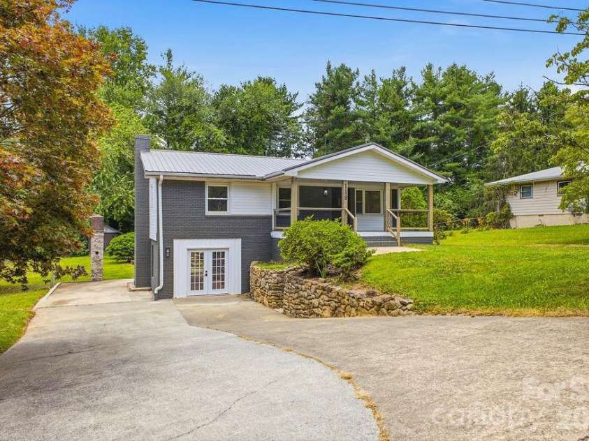 118 Willowbrook Road, Hendersonville, NC 28792.  MLS# CAR4405341, YatesRealty ID 38102. 
