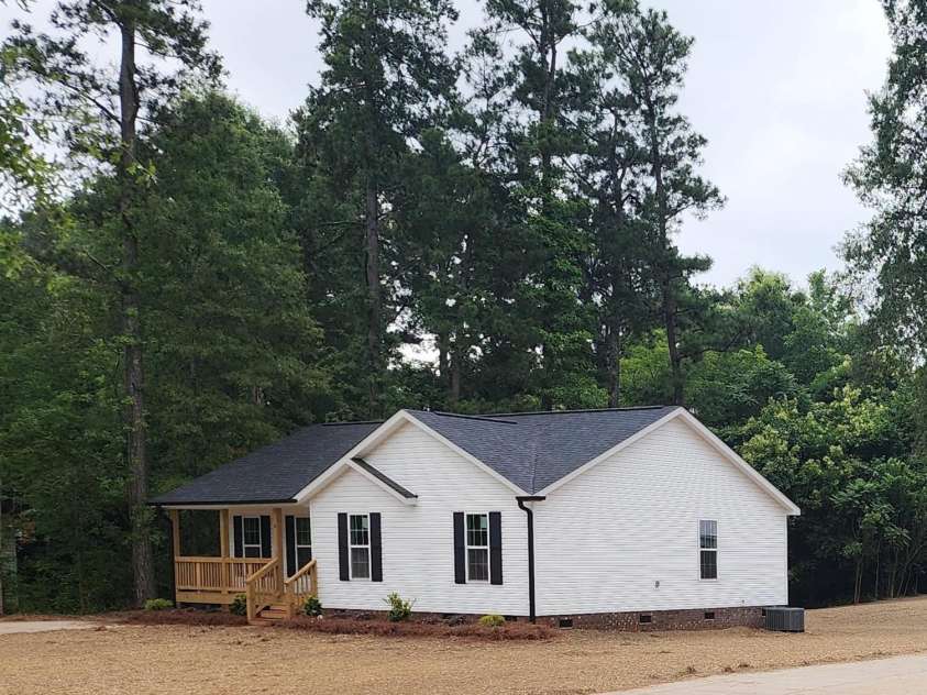 8 Wray Street, York, SC 29745.  MLS# CAR4399534, YatesRealty ID 38103. 