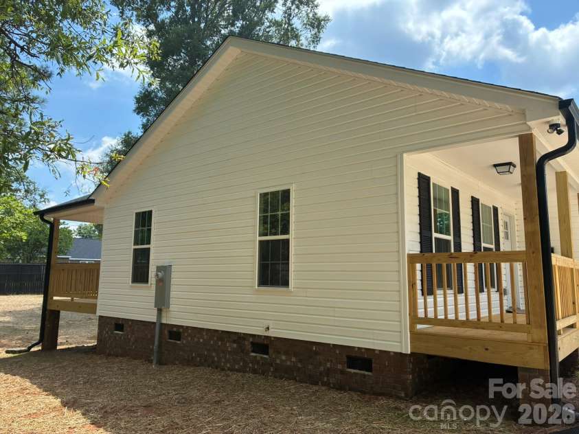 8 Wray Street, York, SC 29745.  MLS# CAR4399534, YatesRealty ID 38103. 