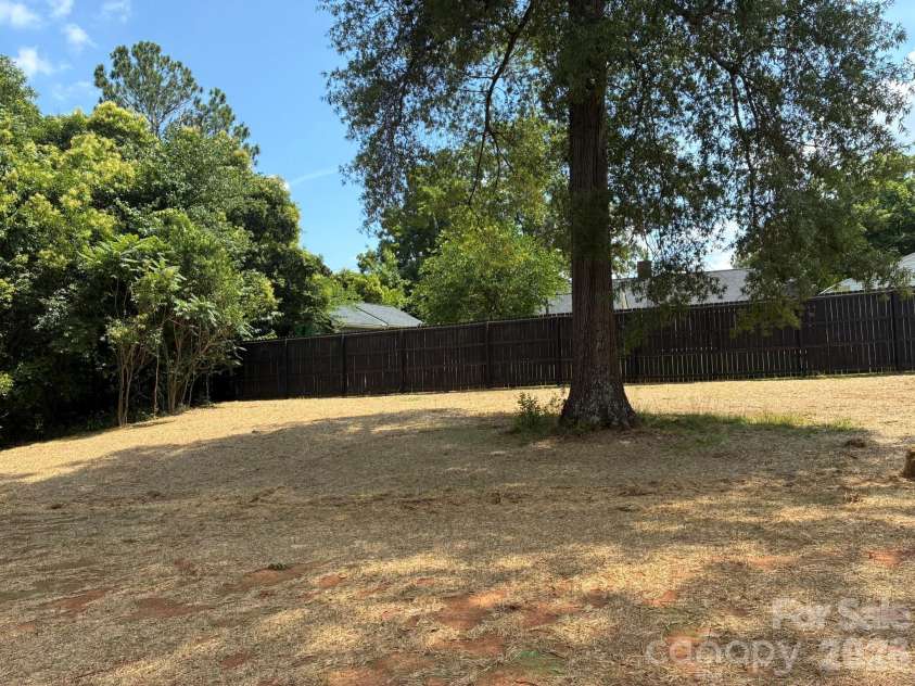 8 Wray Street, York, SC 29745.  MLS# CAR4399534, YatesRealty ID 38103. 