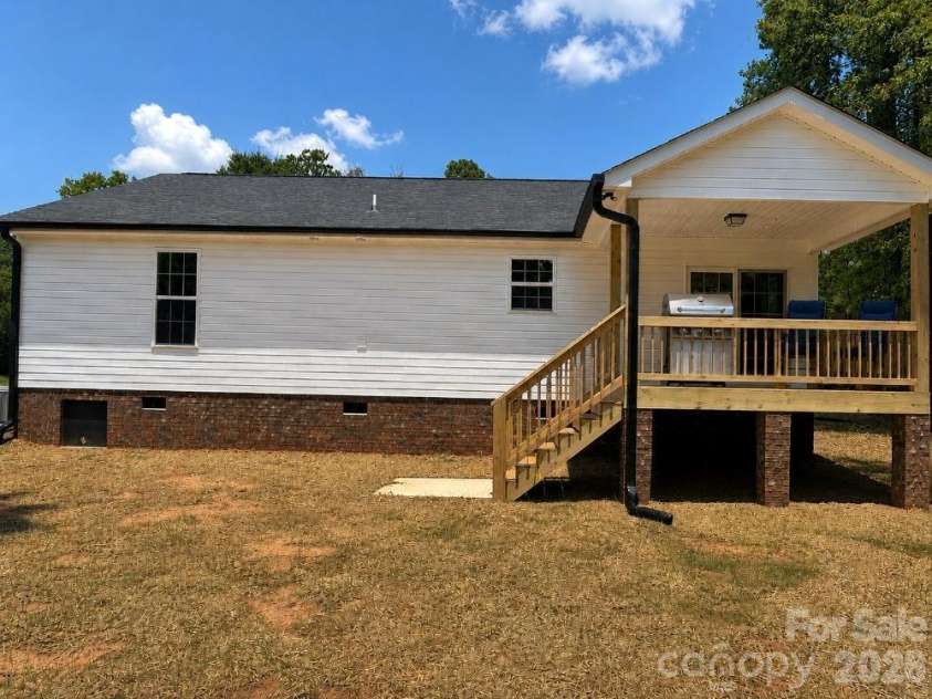 8 Wray Street, York, SC 29745.  MLS# CAR4399534, YatesRealty ID 38103. VIRTUALLY STAGED