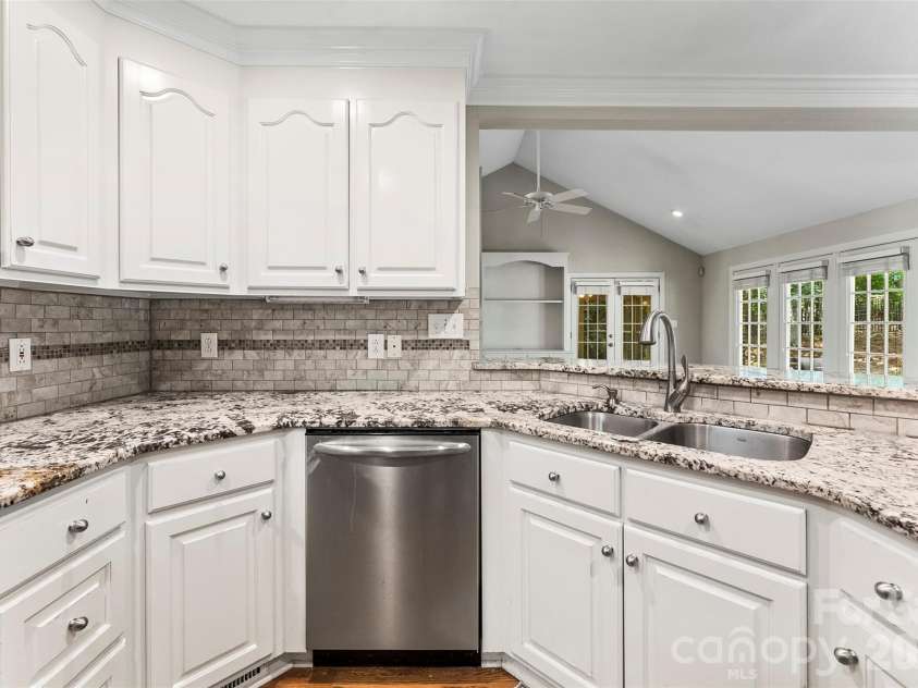 1032 Dan Maples Drive, Cramerton, NC 28032.  MLS# CAR4401145, YatesRealty ID 38106. 