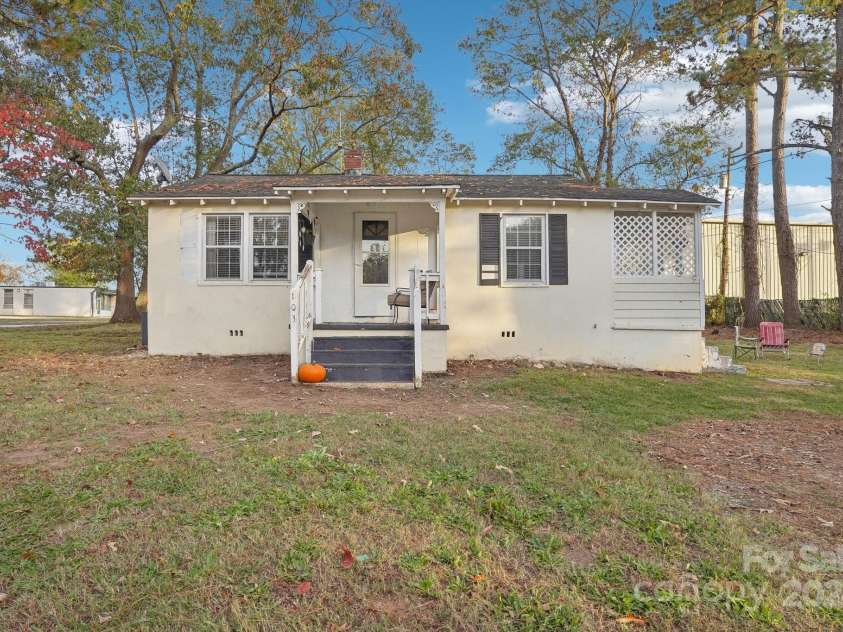 103 Mimosa Street, Cowpens, SC 29330.  MLS# CAR4199223, YatesRealty ID 3811. 