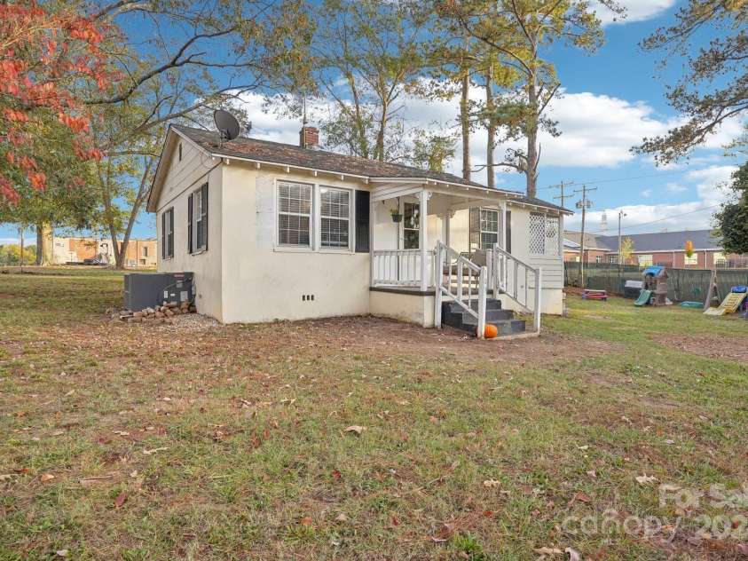 103 Mimosa Street, Cowpens, SC 29330.  MLS# CAR4199223, YatesRealty ID 3811. 